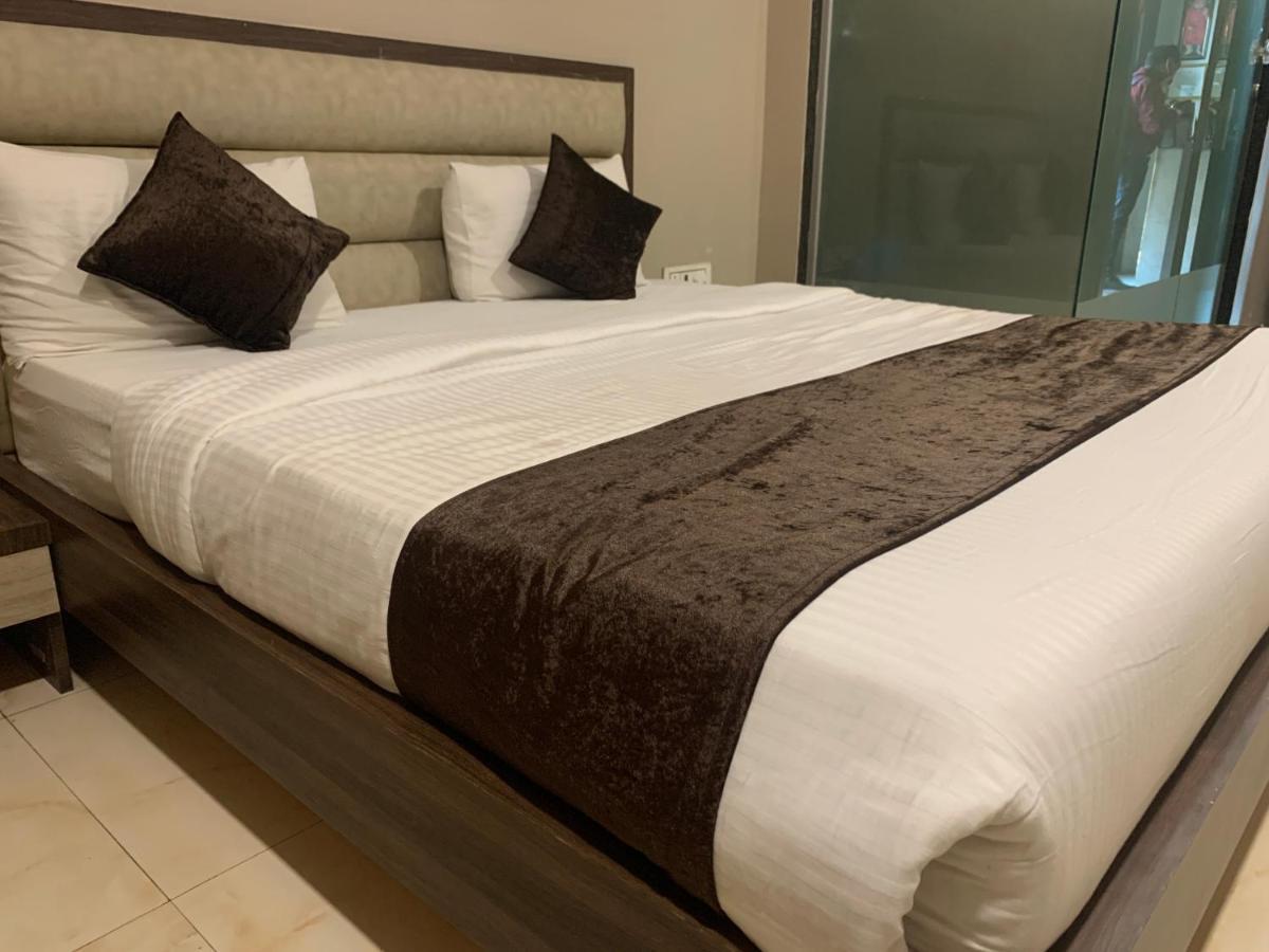 Hotel Merakee - Near Dahisar Mira Road Mumbai Kültér fotó