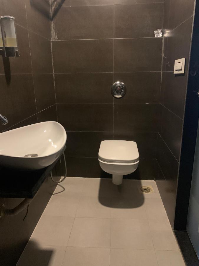 Hotel Merakee - Near Dahisar Mira Road Mumbai Kültér fotó