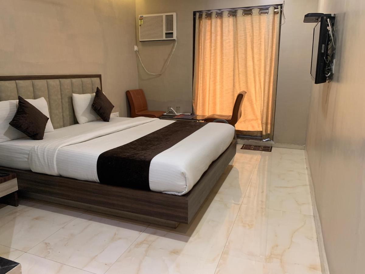 Hotel Merakee - Near Dahisar Mira Road Mumbai Kültér fotó