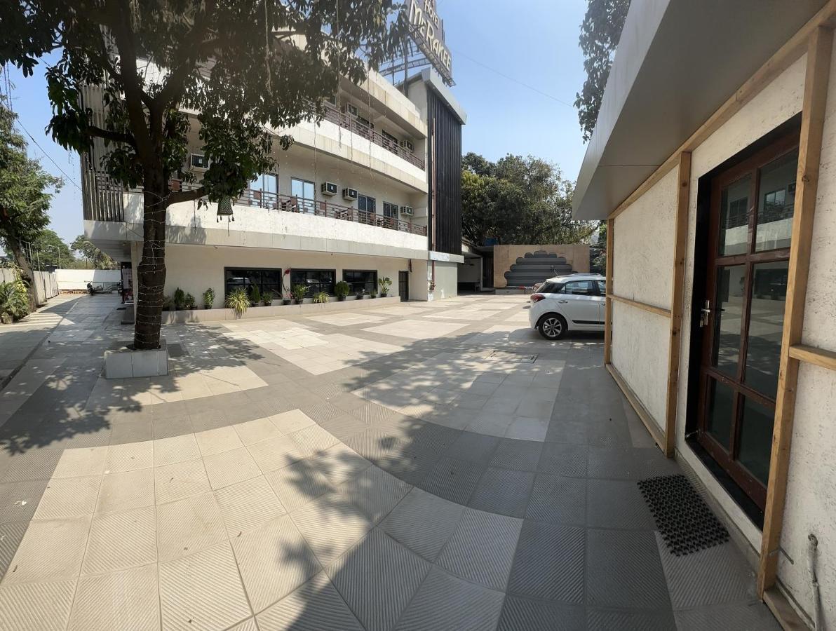 Hotel Merakee - Near Dahisar Mira Road Mumbai Kültér fotó