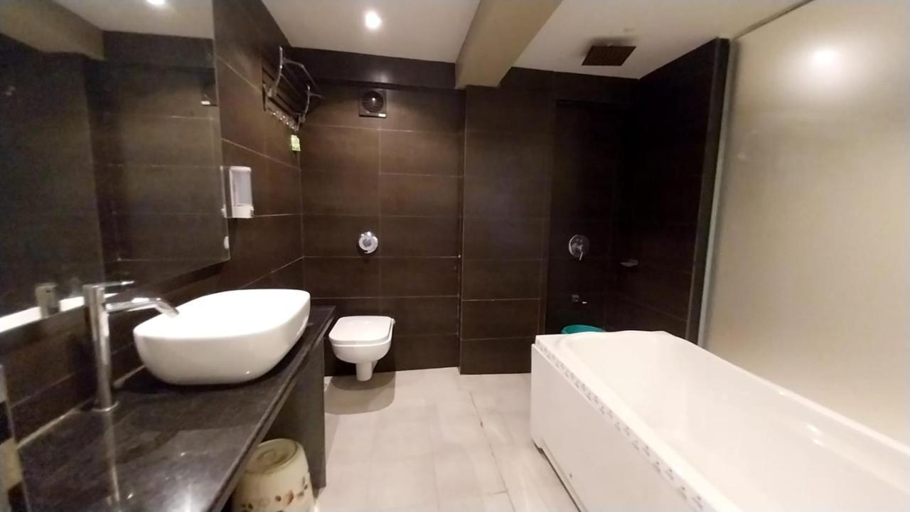 Hotel Merakee - Near Dahisar Mira Road Mumbai Kültér fotó