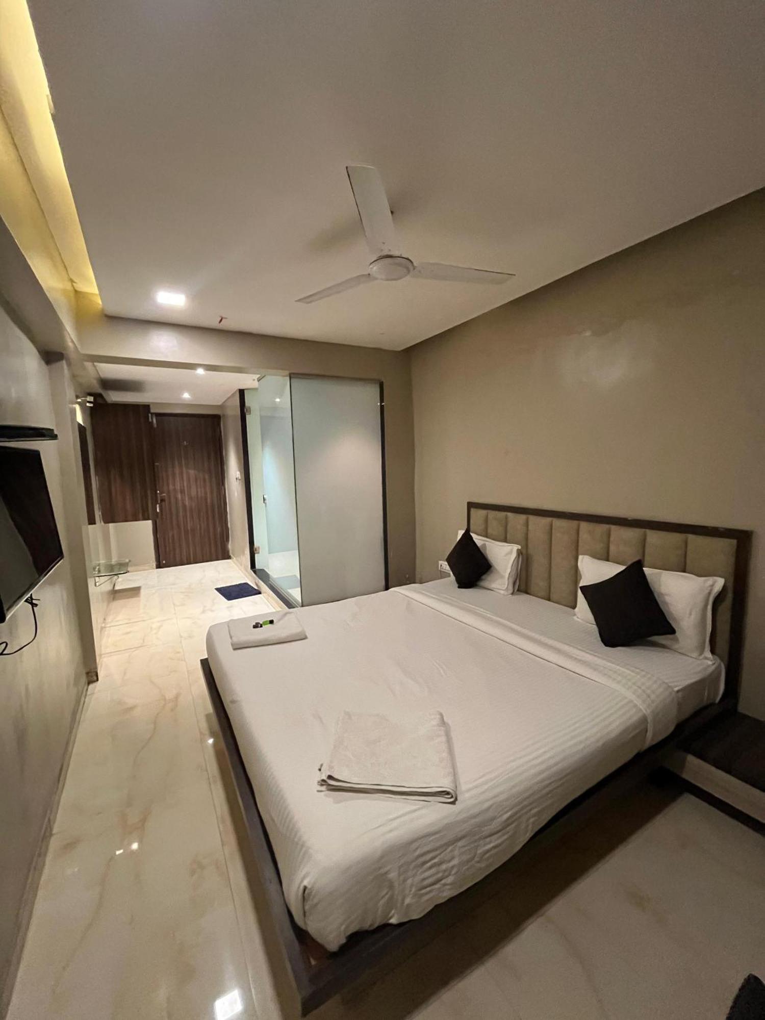 Hotel Merakee - Near Dahisar Mira Road Mumbai Kültér fotó