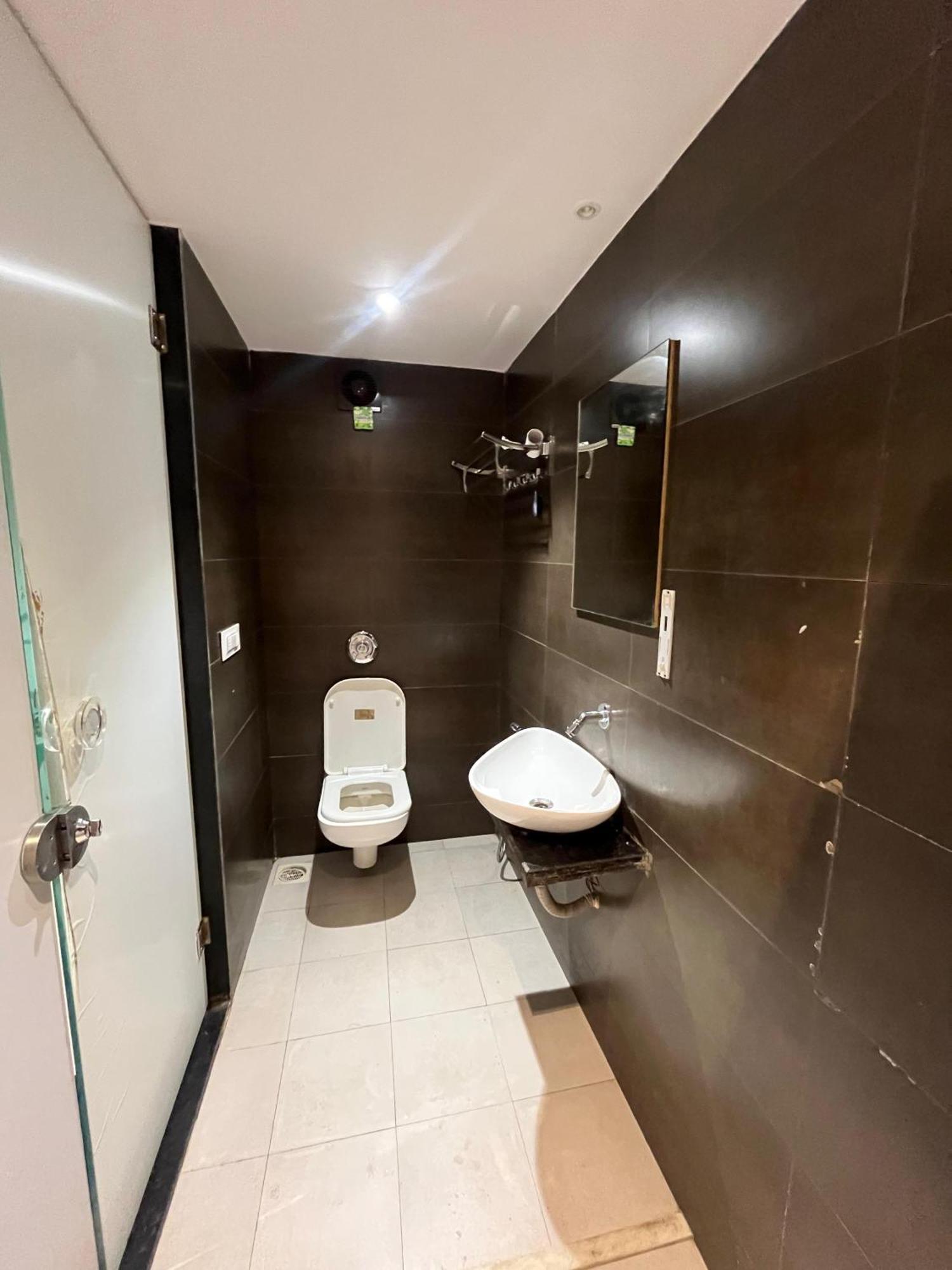 Hotel Merakee - Near Dahisar Mira Road Mumbai Kültér fotó