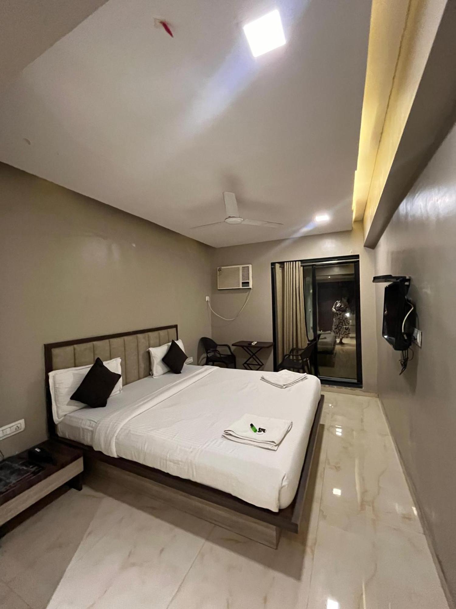 Hotel Merakee - Near Dahisar Mira Road Mumbai Kültér fotó