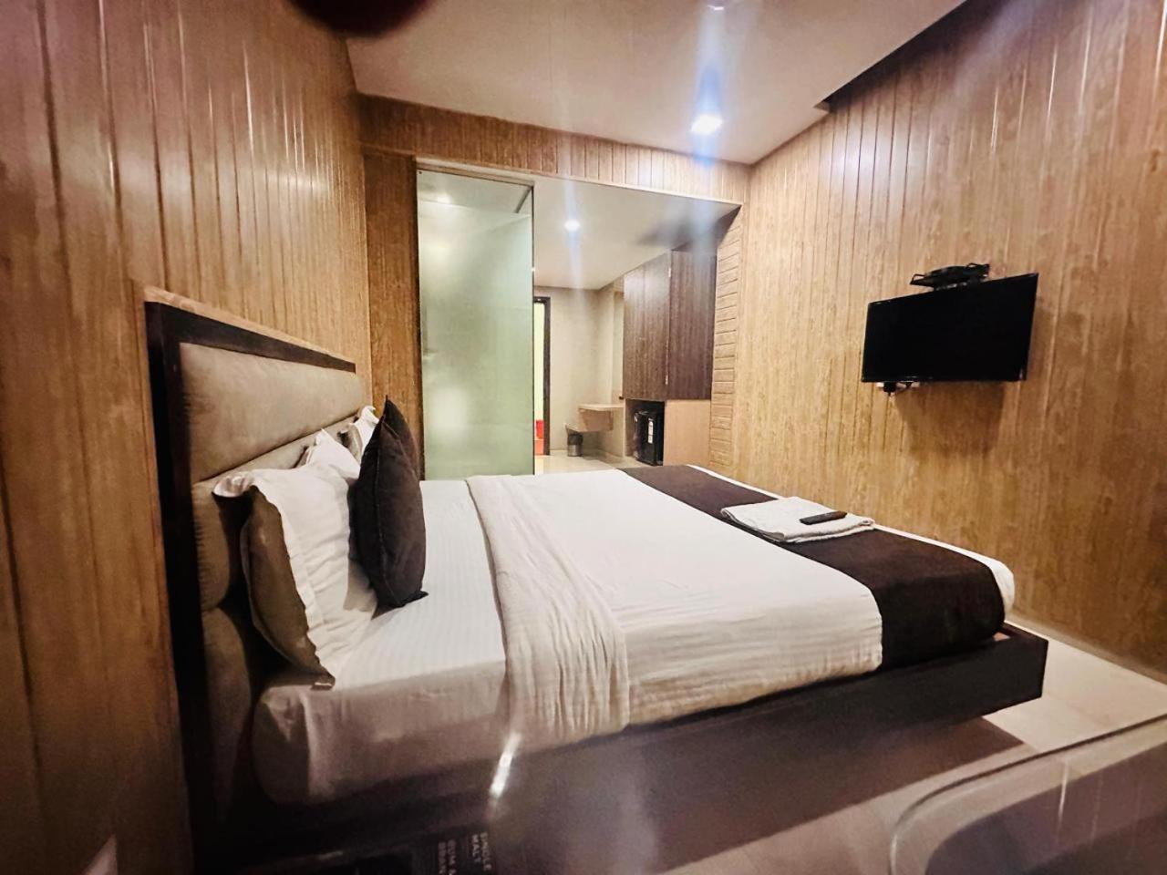 Hotel Merakee - Near Dahisar Mira Road Mumbai Kültér fotó